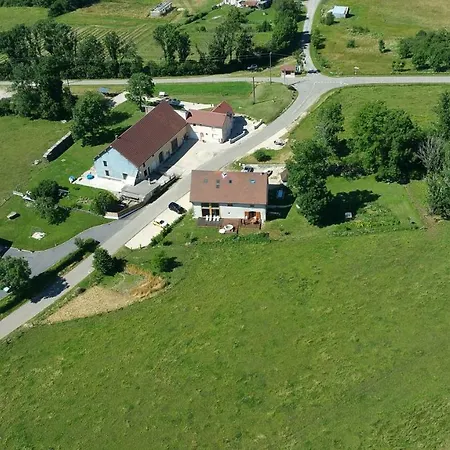 Ferme Du Bois Joli בית הארחה